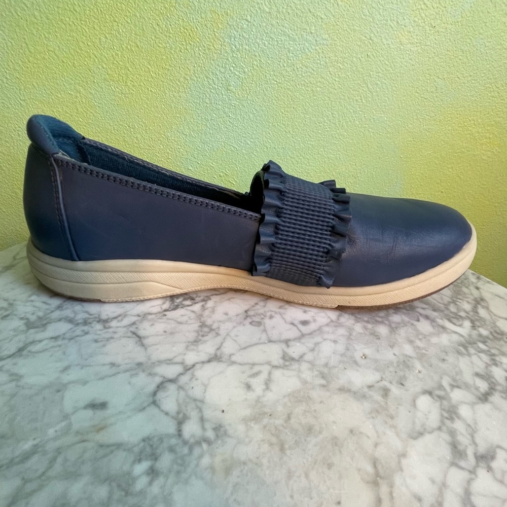 Earth Origins Blue Ruffle Toe Loafer - Picture 9 of 9